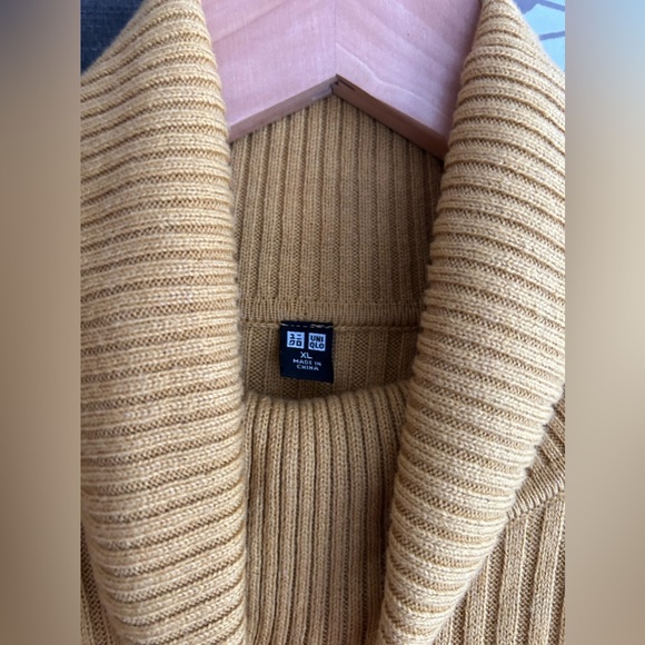 Uniqlo Rib Knit Turtleneck - Picture 3 of 4